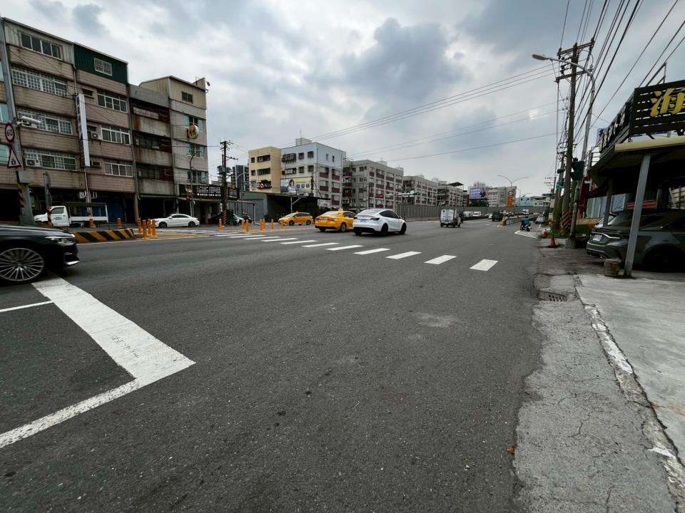 鳳山大面寬店面廠房的第2張圖片