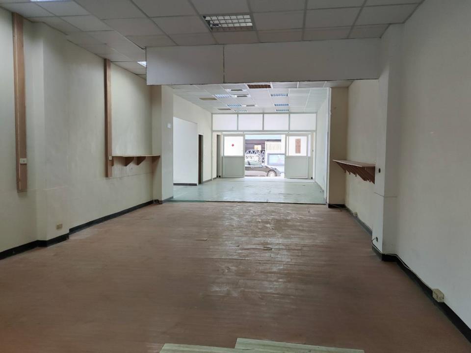 秒租帝王向鳳山稀有店面廠房的第4張圖片